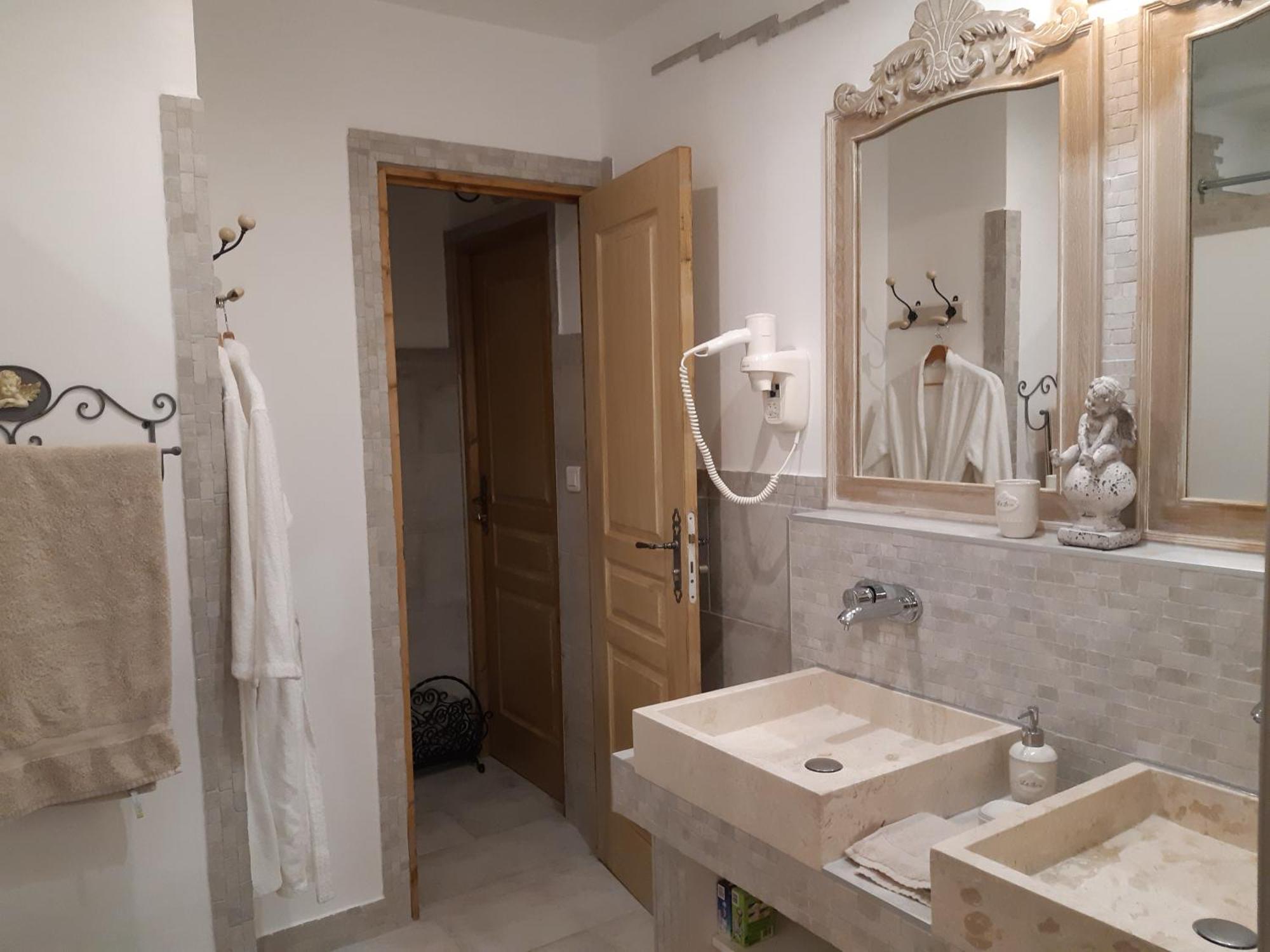 Les Chambres Manon - Piscine, Spa, Tennis Belcodene 外观 照片