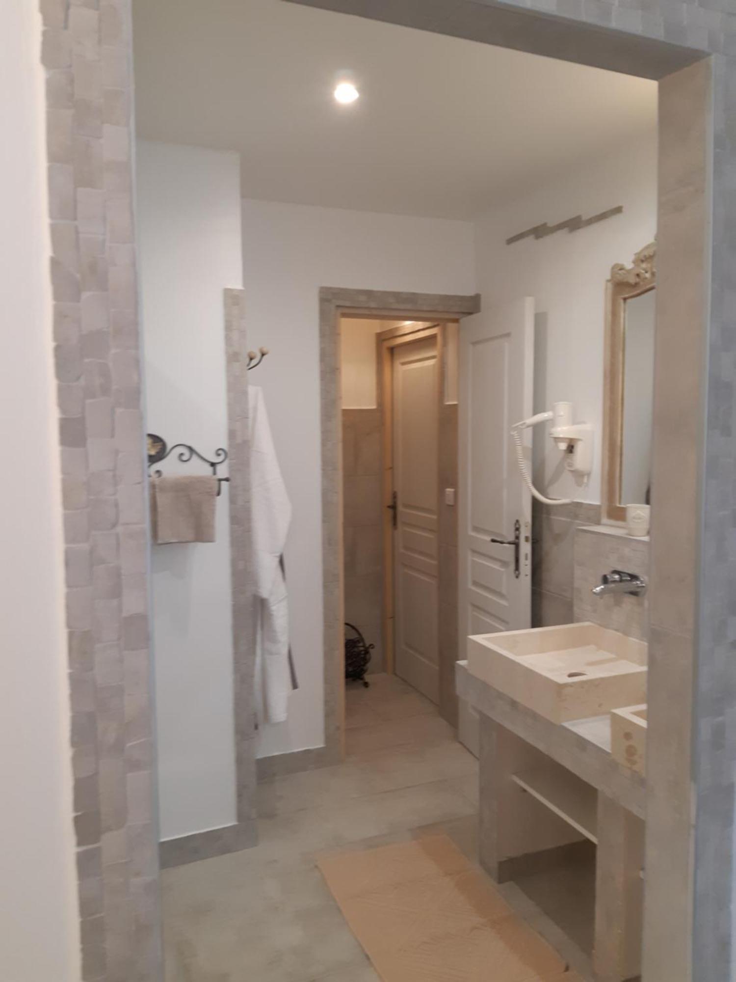 Les Chambres Manon - Piscine, Spa, Tennis Belcodene 客房 照片